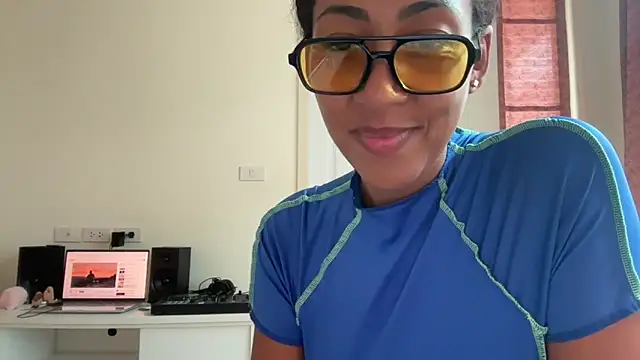 Vaylisse online show from September 14, 8:23 am