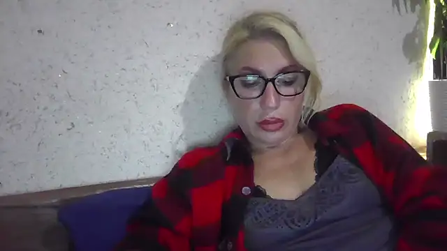 fox red lady7 online show from October 9, 7:40 pm