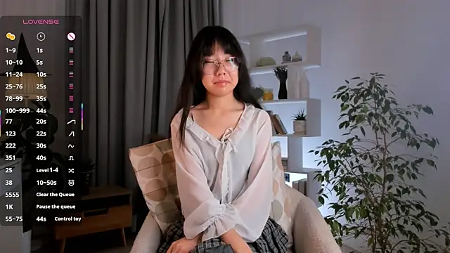 UdelaDodson online show from November 30, 1:10 am