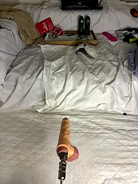 Ozge-SluttyScream69 online show from November 30, 11:31 pm