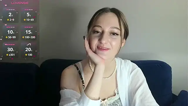 white liillyy online show from February 6, 10:13 pm