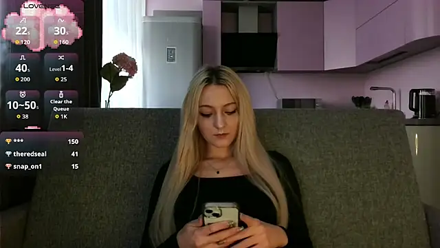 white liillyy online show from September 11, 4:07 pm