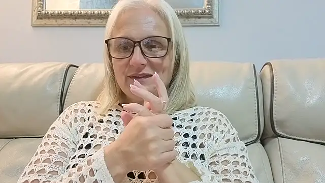 Velvet-Secrets online show from September 20, 9:35 pm