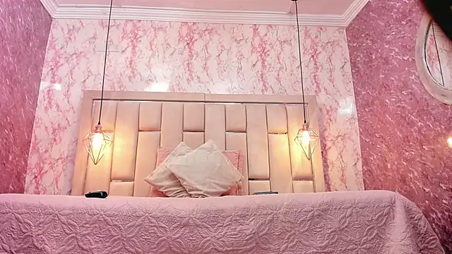 WILD FIREE  online show from December 19, 8:01 pm