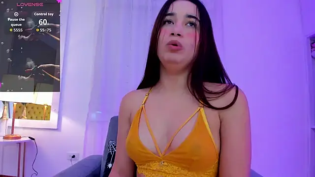 AuroraMiiller online show from November 5, 9:09 pm