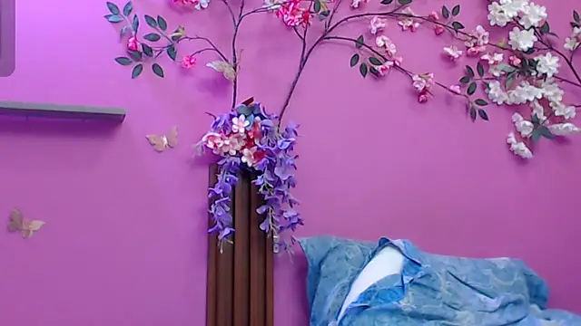 skinnybarbie022 online show from July 3, 3:23 am