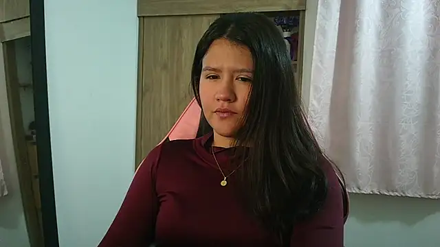 Oliviawatson1 online show from March 30, 12:05 pm