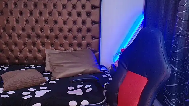 lailahdark online show from March 28, 9:14 pm