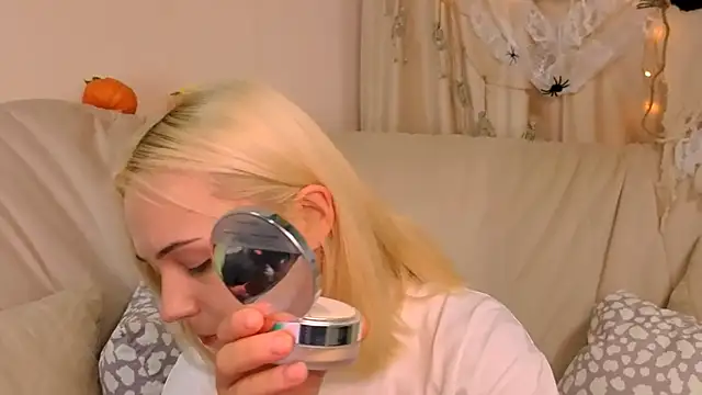 Charlotte Colinss online show from October 20, 5:21 am