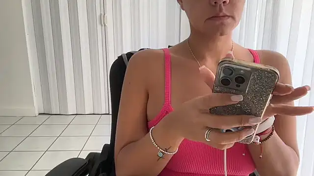 prettyykitty22 online show from October 13, 5:04 pm