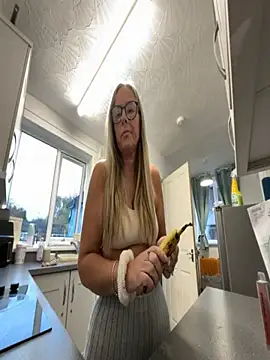 Anastasia-BlondeXX online show from November 11, 3:42 pm