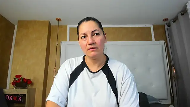 Heidy milf online show from June 6, 8:37 pm