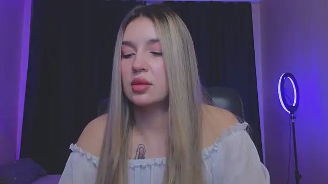 RoxyChill online show from October 28, 9:30 pm