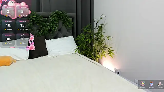 cute luucy online show from November 12, 3:26 am