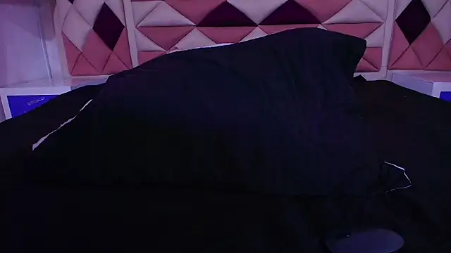 valecastro  online show from September 25, 7:23 pm