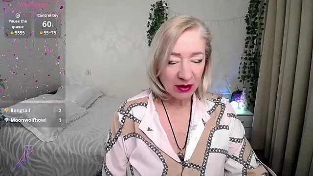 hunters woman online show from December 15, 10:59 pm