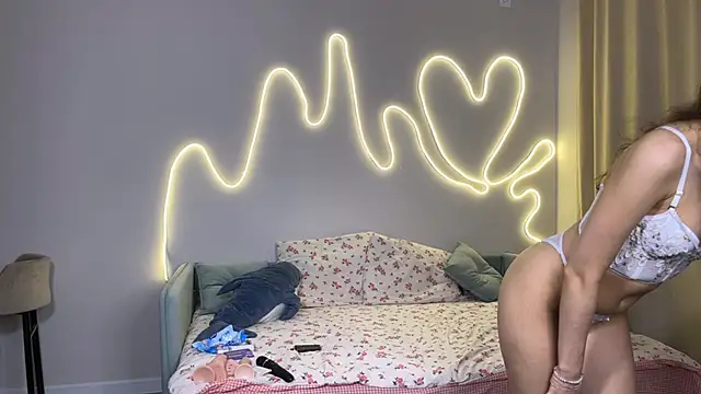 Eva Collinss online show from November 12, 3:59 am