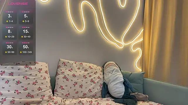 Eva Collinss online show from October 26, 2:07 am