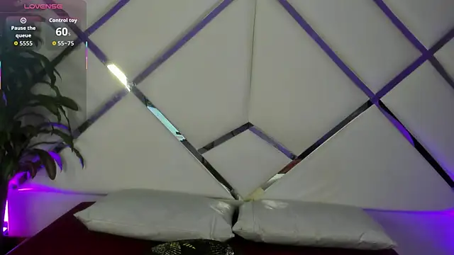 Dulce Pettit online show from November 17, 12:17 pm