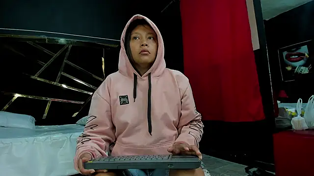 Dulce Pettit online show from October 6, 12:22 pm