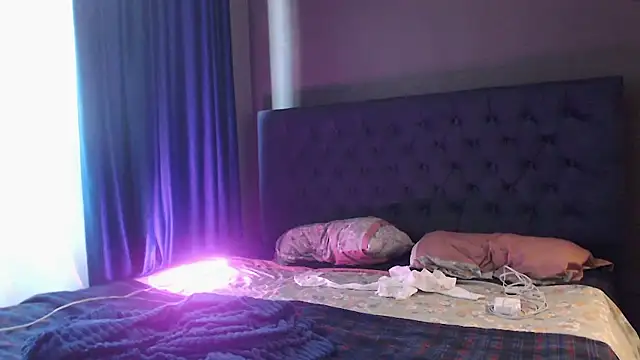 tokyomeow online show from November 22, 8:17 am