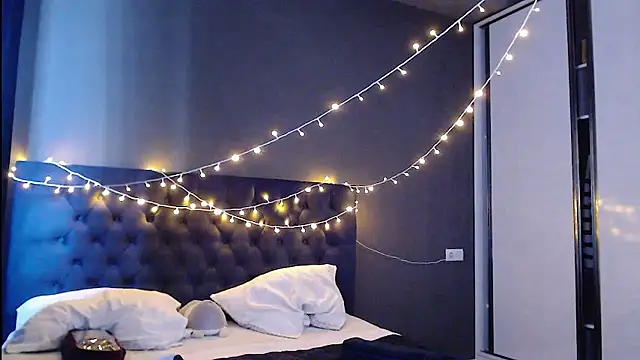 tokyomeow online show from November 30, 8:18 am