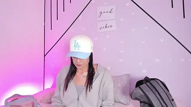 MiahCornell  online show from March 30, 7:24 pm