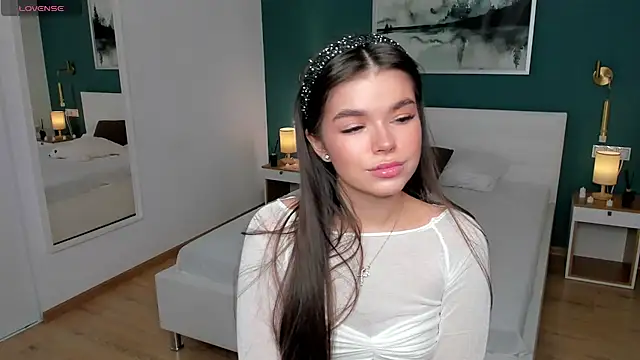 HollisHearl online show from September 17, 7:17 am