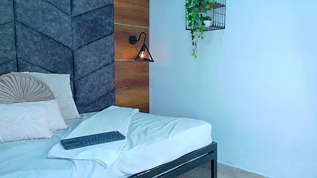 RiriiBrunette   online show from November 28, 8:23 pm