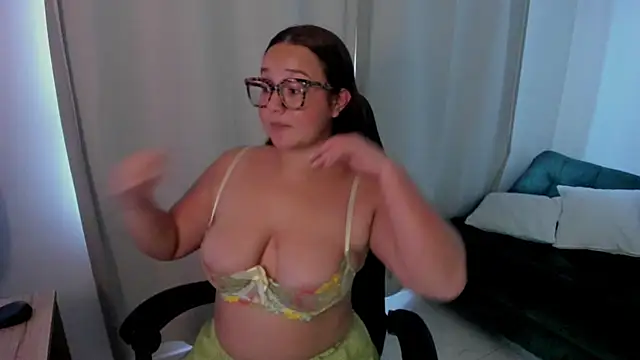 Kyleighc online show from April 1, 10:18 pm