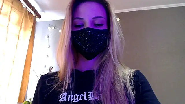 Iris lave online show from April 10, 12:00 pm