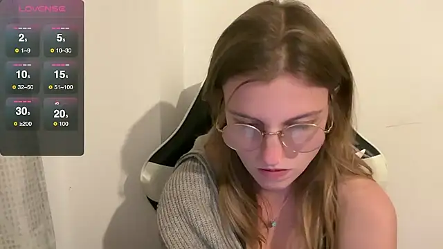 BustyKellyXXX online show from November 26, 9:49 pm