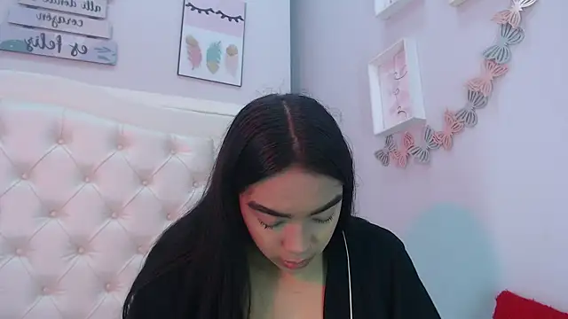 pocahontamoon online show from September 24, 1:32 pm