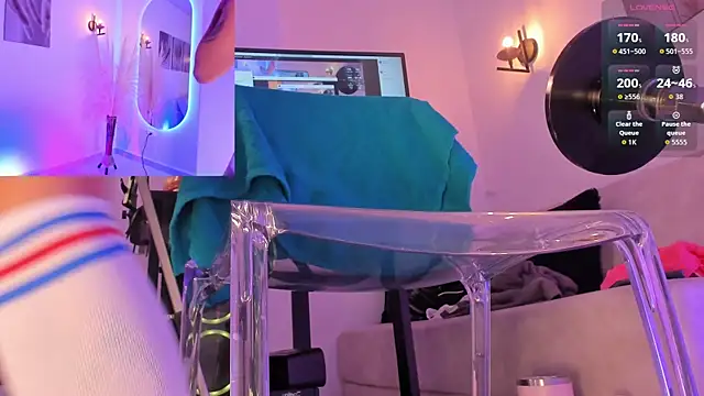 raven blackk online show from November 25, 6:15 am