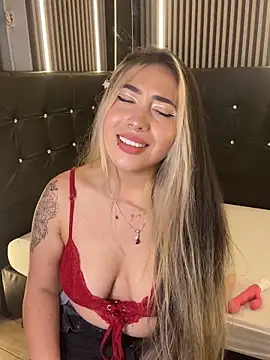  ManuVeelez online show from October 3, 8:03 pm