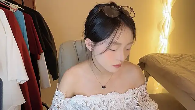 Robin-o3 online show from October 9, 4:00 pm