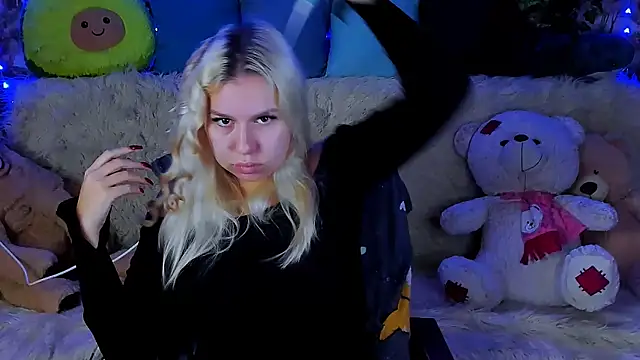 ChloeRicc online show from September 20, 6:55 am