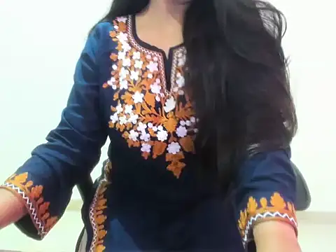 Hina Chaudhary online show from February 17, 6:02 am