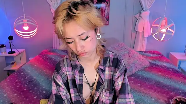 Hannahpage online show from October 1, 11:48 am