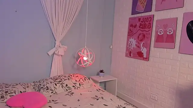 Hannahpage online show from November 13, 12:26 pm