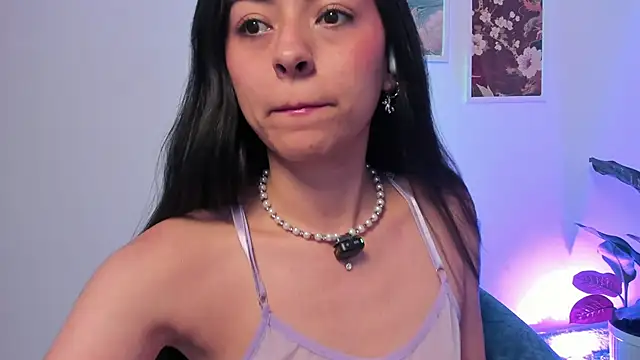 canelleGarces online show from December 1, 10:45 pm