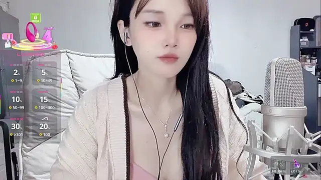 twlilybae online show from March 5, 10:33 am