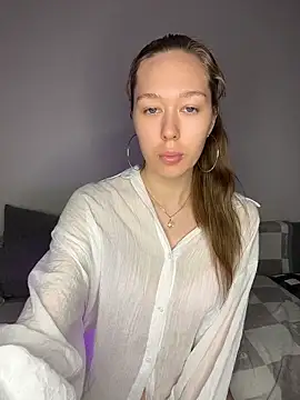 Molly Kisss online show from June 2, 6:31 pm