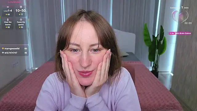 LuluChiiii online show from October 10, 11:15 am