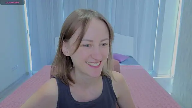 LuluChiiii online show from September 19, 10:25 am