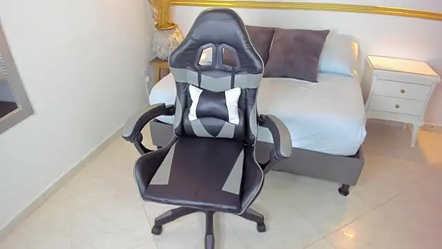 luccia smith online show from September 24, 12:37 pm