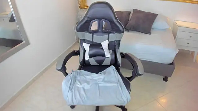 luccia smith online show from September 25, 12:48 pm