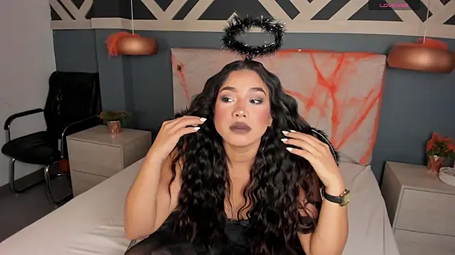 EmilyZahar online show from October 31, 12:31 pm