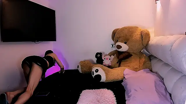 fhalon foxxxys  online show from April 16, 9:42 am