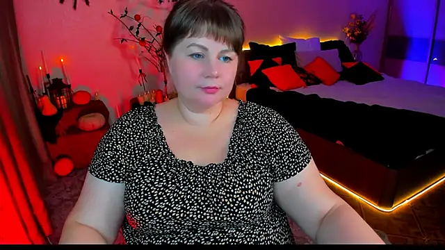 CrystaalStaar online show from October 28, 8:25 pm